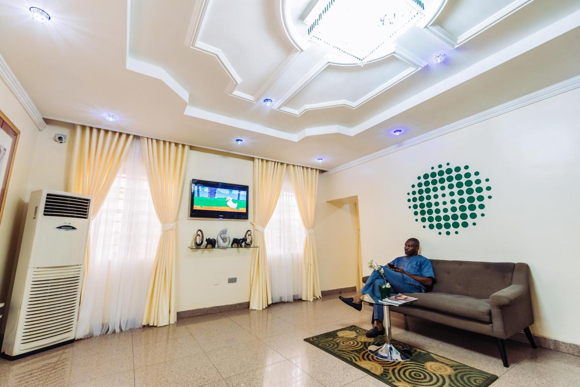Tranquil Mews Hotel Abuja Exteriör bild