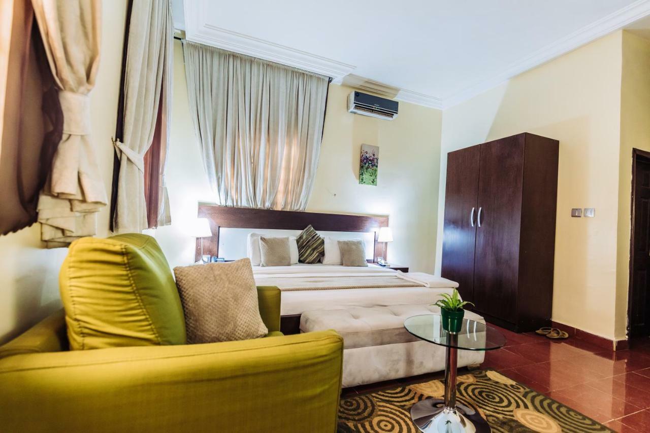 Tranquil Mews Hotel Abuja Exteriör bild